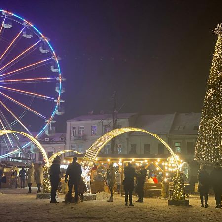 New Vip2 Apart Neon Loft Z Jacuzzi Kolo Lozka-Kominek Klima &Rynek Centrum Parking-Sniadanie,Obiad ,Kolacja Romantic Kielce Exterior photo